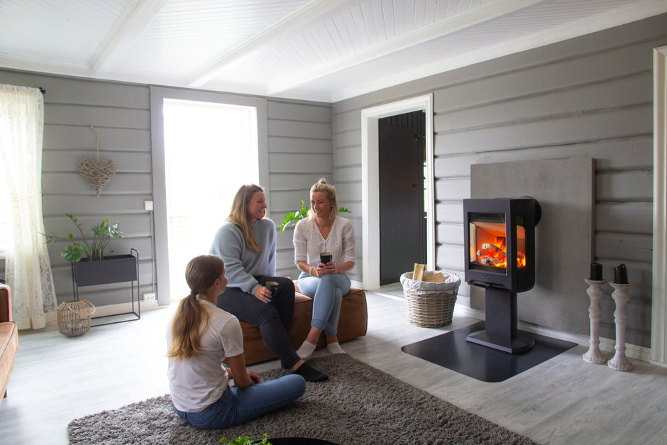 Ketinė krosnelė JØTUL F 167 BP, juodos spalvos, tiesiu stiklu