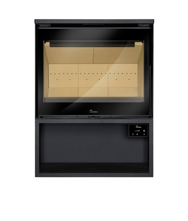 Lakunza ROMA 700, plieninė, malkinė krosnelė su malkų dėtuve, tiesiu stiklu ir konvekcinio oro ventiliatoriumi, juodos spalvos